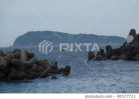 A ferry that runs off the coast of Higashi-Mugi Port 80577711