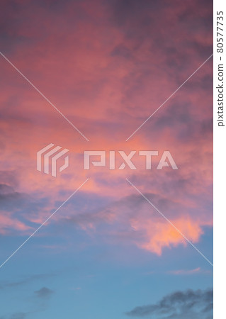 柔和色彩的雲彩和天空 80577735