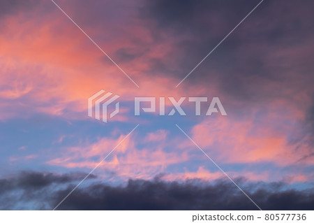 柔和色彩的雲彩和天空 柔和色彩的雲彩和天空 80577736