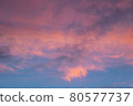 柔和色彩的雲彩和天空 80577737