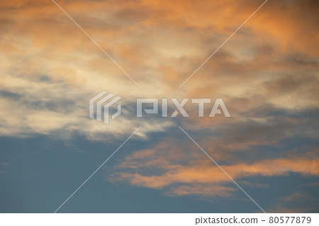 柔和色彩的雲彩和天空 柔和色彩的雲彩和天空 80577879