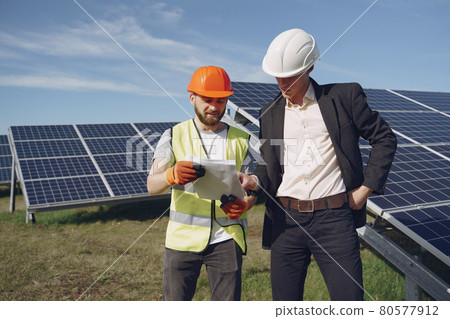 Foreman and businessman at solar energy station. 80577912