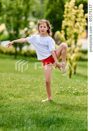 child girl with braided hair style with pink kanekalon child girl with braided hair style with pink kanekalon 80579137