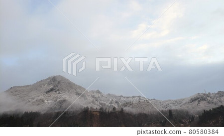 從最高處開始下雪 從最高處開始下雪 80580384