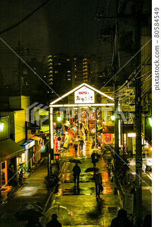 Yanaka Ginza at night 80584549