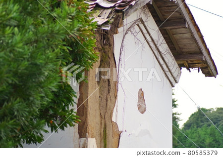 Dozo with stucco peeled off Dozo with stucco peeled off 80585379