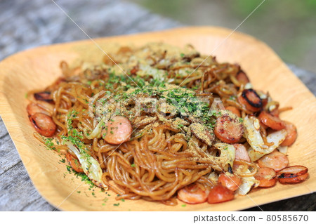 用戶外炒麵做 用戶外炒麵做 80585670