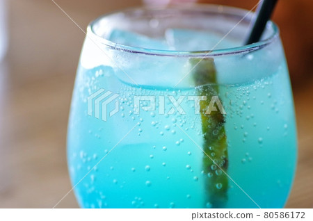 藍色碳酸飲料 藍色碳酸飲料 80586172