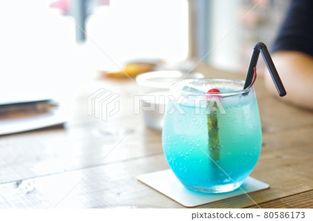 藍色碳酸飲料 藍色碳酸飲料 80586173