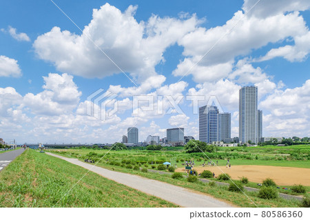 Skyscrapers of Futakotamagawa seen across the Tama River green area 80586360