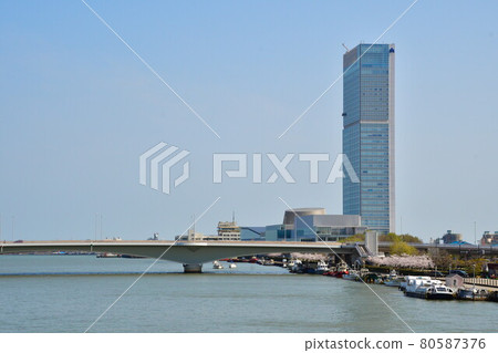 Toki Messe and Shinano River (Niigata Prefecture) Toki Messe and Shinano River (Niigata Prefecture) 80587376