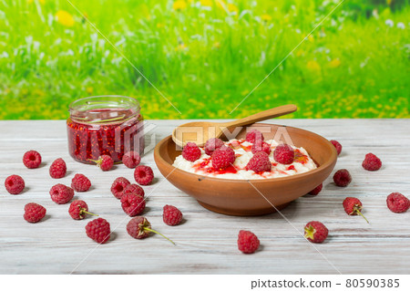 Fresh breakfast - oatmeal with raspberries 80590385