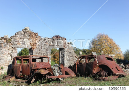 Destroyed village of Oradour sur Glane in June 1944, France 80590863