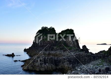 Echizen coast in the morning 80592914