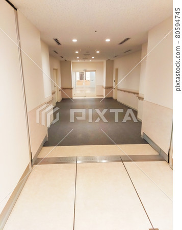Hospital corridor 80594745