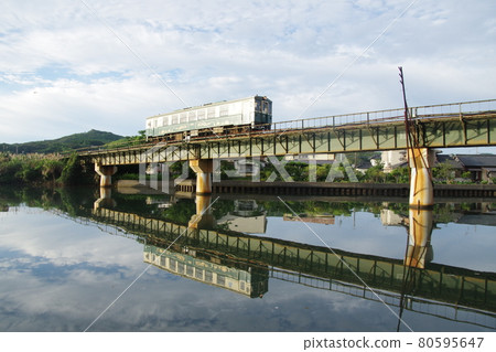 Cross the Emukae River on the Matsuura Railway 2 Cross the Emukae River on the Matsuura Railway 2 80595647