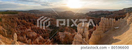 Beautiful sunrise of the Inspiration Point of Bryce Canyon National Park 80596600
