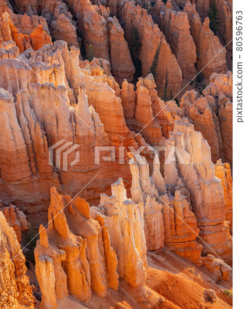 Beautiful sunrise of the Inspiration Point of Bryce Canyon National Park Beautiful sunrise of the Inspiration Point of Bryce Canyon National Park 80596763