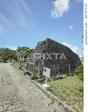 Stone wall of Urasoe castle ruins 80597574