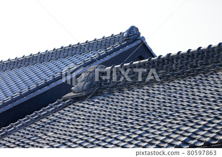 Tile roof image 80597863