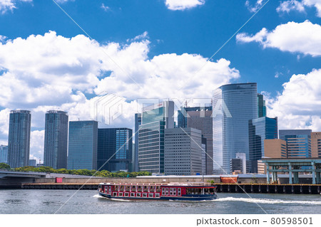 《東京》 隅田川沿岸的夏季東京灣地區 80598501