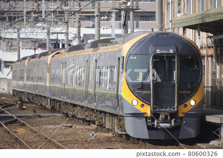 8600系列特快潮風/石津抵達松山站 80600326