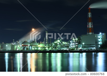 Factory night view reflected on the surface of the water Factory night view reflected on the surface of the water 80600768