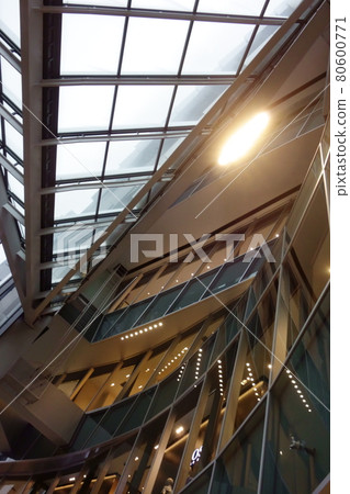 在不久的將來複雜的光束模式，多個未來派的垂直和水平空間 80600771