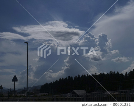 Landscapes, photographs, nature: Huge turbulent clouds and intense heat that spring up on summer days 80601221