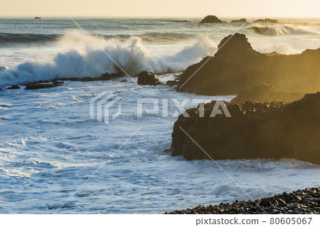 The morning waves hit the reefs on the eastern coast of Taiwan The morning waves hit the reefs on the eastern coast of Taiwan 80605067