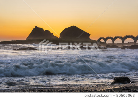 Landscape View Of The Beautiful Eight Cross-Sea Arch Bridge Across Pacific Ocean Coast At Sanxiantai Islet (Three Saints Island), East Coast National Scenic Area, Taitung, Taiwan. Landscape View Of The Beautiful Eight Cross-Sea Arch Bridge Across Pacific Ocean Coast At Sanxiantai Islet (Three Saints Island), East Coast National Scenic Area, Taitung, Taiwan. 80605068