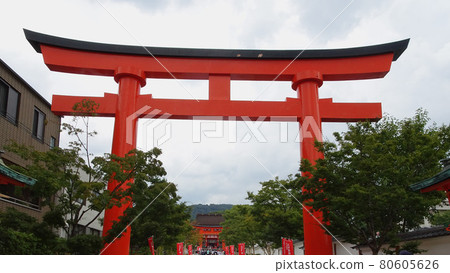Upper part of Otorii [Fushimi Inari Taisha] / Fushimi Ward, Kyoto City, Kyoto Prefecture 80605626