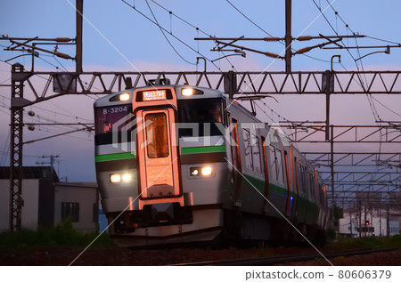 733 series rapid "Airport" that shines in vermilion at sunset 733 series rapid "Airport" that shines in vermilion at sunset 80606379