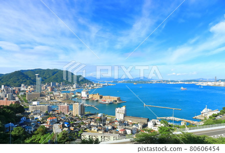 [福岡縣] 晴天下的關門海峽（門司港和下關） 80606454