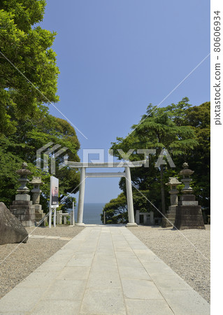 Torii with a view of the sea at Oarai Isosaki Shrine Torii with a view of the sea at Oarai Isosaki Shrine 80606934
