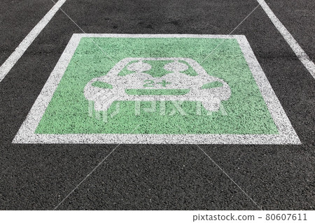 Carpooling point sign in France 80607611