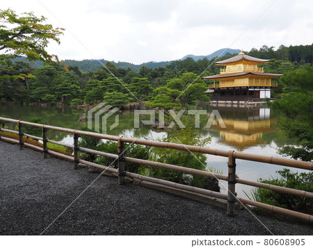 After replacing the thatched roof of Kinkakuji Temple in summer After replacing the thatched roof of Kinkakuji Temple in summer 80608905