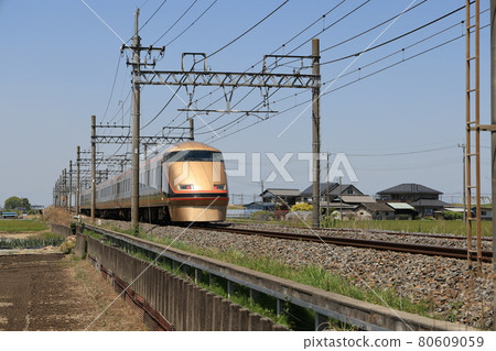 Limited Express Spacia running on Tobu Nikko Line Limited Express Spacia running on Tobu Nikko Line 80609059