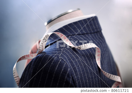 Custom-made suit that seems to be high-class 80611721