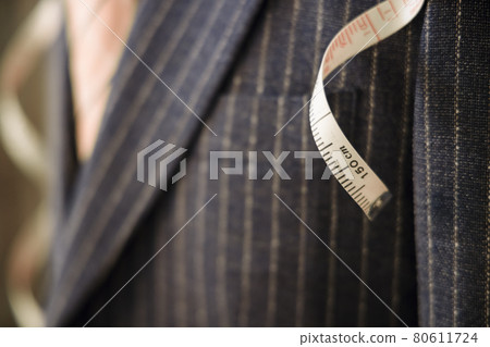 Custom-made suit that seems to be high-class 80611724