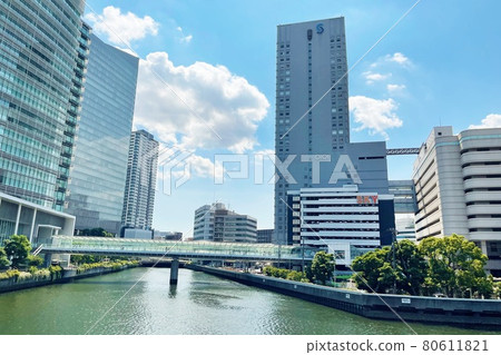 Scenery of the east exit of Yokohama Station as seen from Yokohama Minatomirai Bridge 80611821