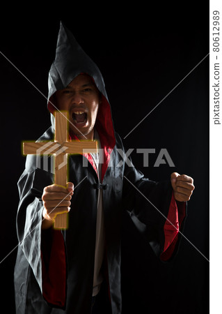 young wizard show wooden lighting crucifix to exorcise ghost young wizard show wooden lighting crucifix to exorcise ghost 80612989