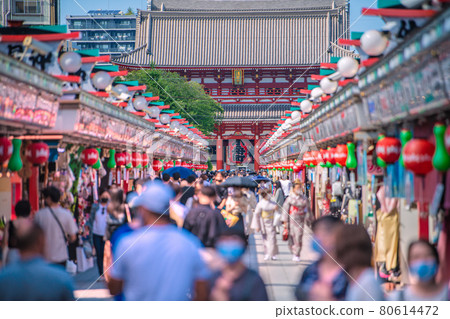 日本東京城市景觀 超過 4,000 ... 可怕的東京 4058 人。奧運“瘋狂”路線,淺草寺人潮洶湧=7月31日 日本東京城市景觀 超過 4,000 ... 可怕的東京 4058 人。奧運“瘋狂”路線,淺草寺人潮洶湧=7月31日 80614472