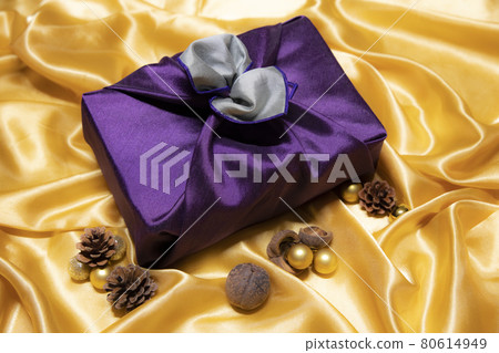 Holiday gift wrapping 80614949