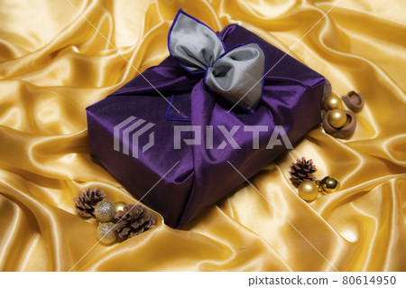 Holiday gift wrapping 80614950