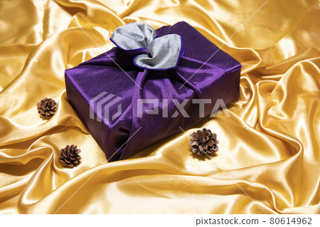 Holiday gift wrapping Holiday gift wrapping 80614962