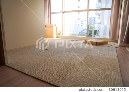Lay tile carpet on the floor of the living room of a new condominium Lay tile carpet on the floor of the living room of a new condominium 80615035
