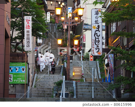 伊香保溫泉：黃昏的石階 80615996