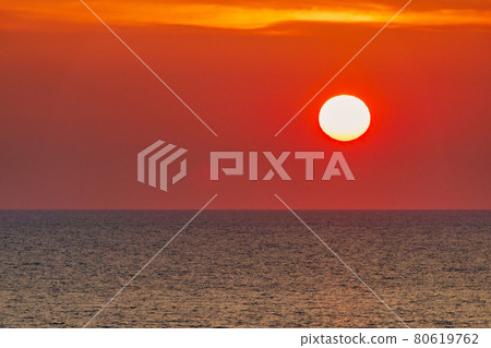黃昏和日落(日落)新潟縣村上市的日本海 黃昏和日落(日落)新潟縣村上市的日本海 80619762