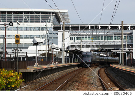 Limited express Kamome (787 series train) arriving at Shin-Tosu Station 80620406